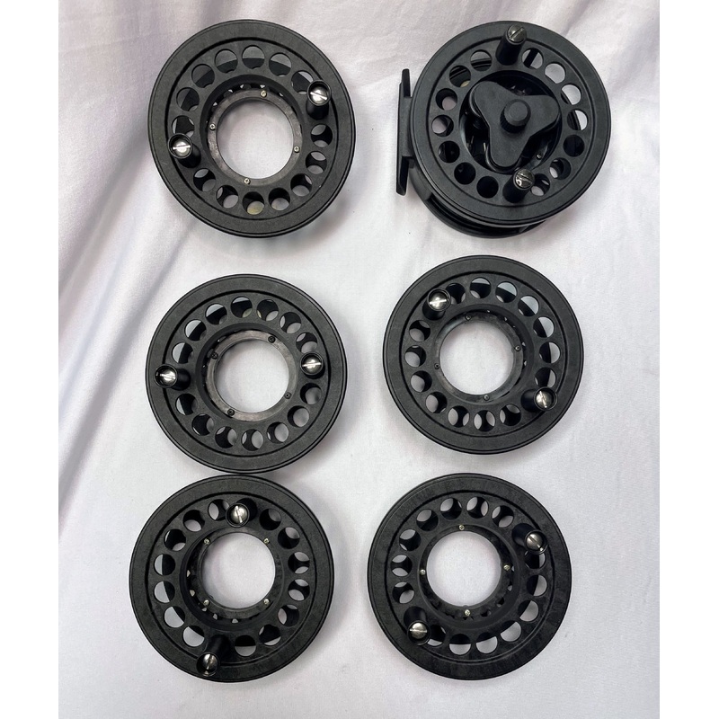 Loop Graphite Reel and 5 Spare Spools